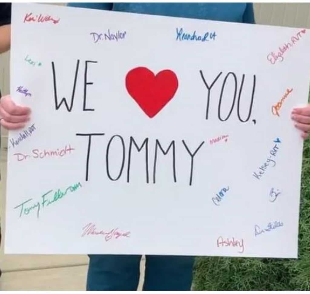 La communauté salue Tommy