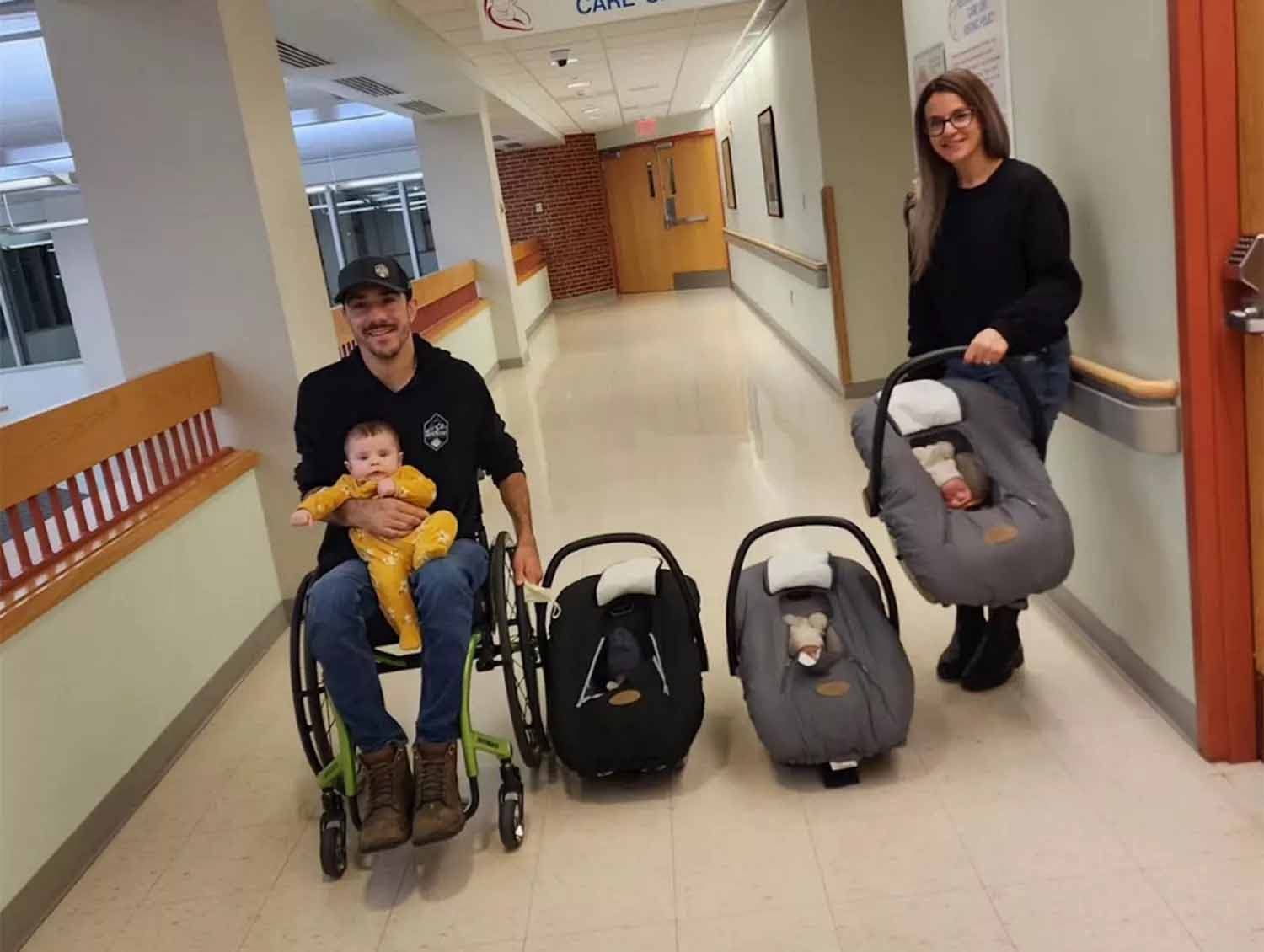 La famille Wolfes au complet à l'hôpital