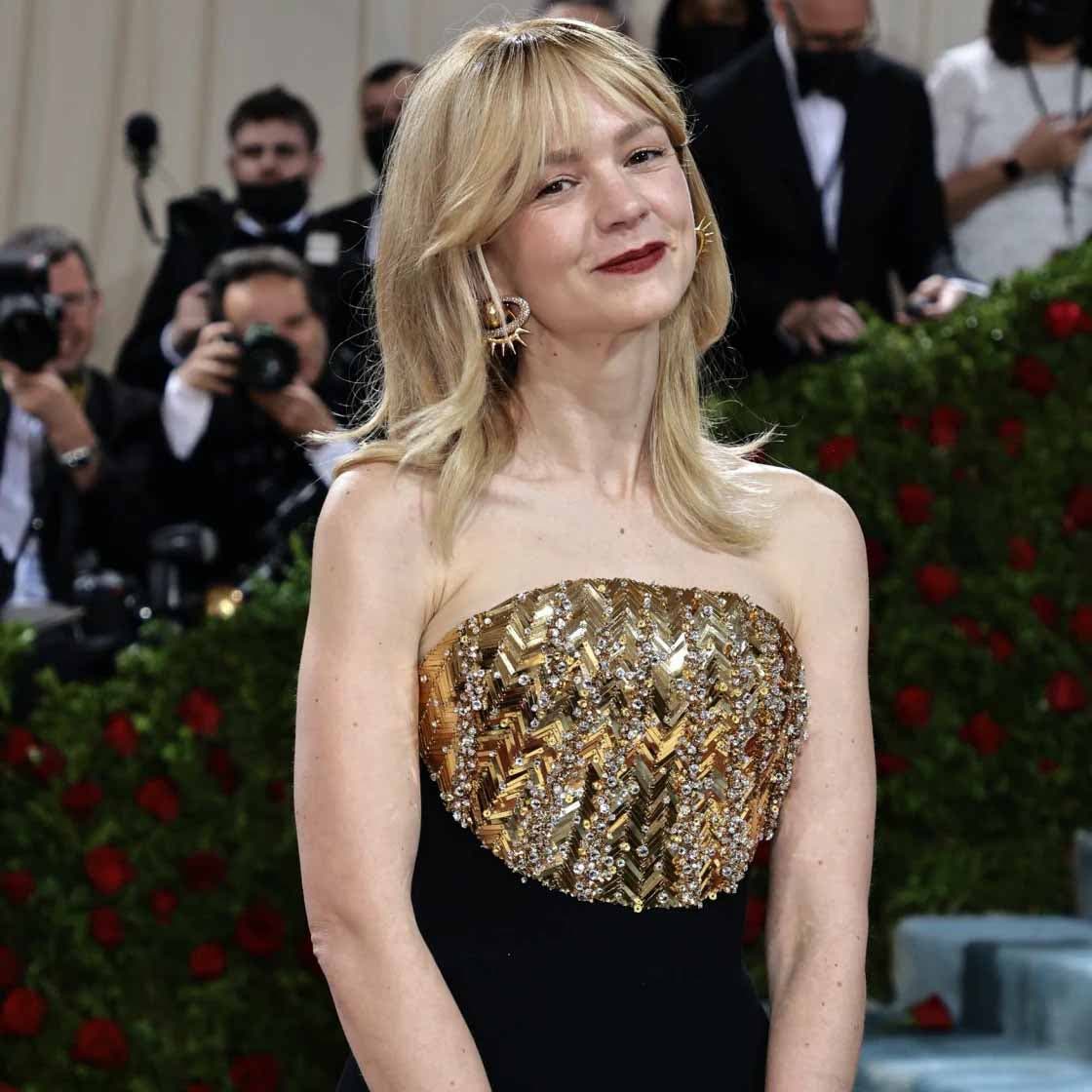 La frange rideau de Carey Mulligan avec des mèches dégradées légères