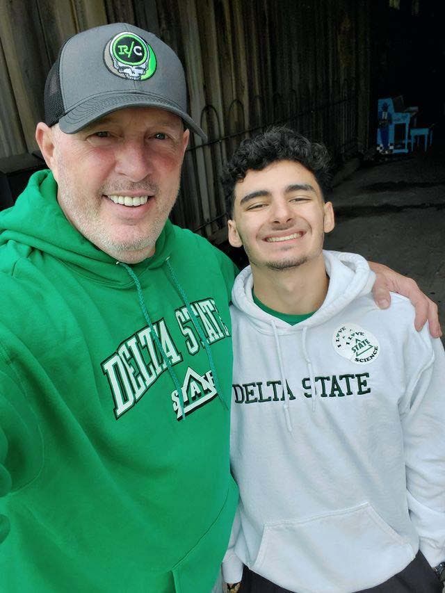 Le père et le fils à Delta State University