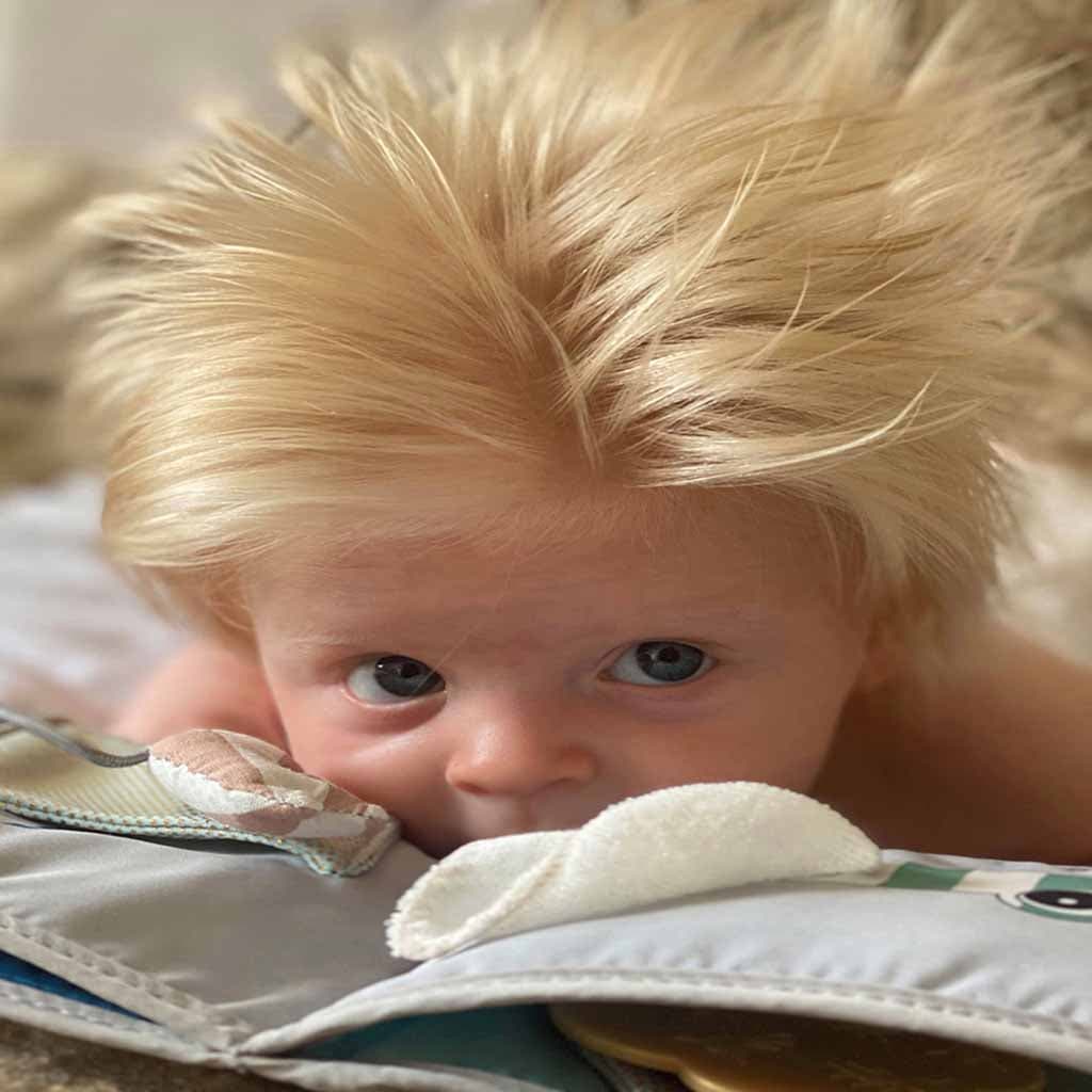 Le petit garçon aux cheveux blonds2