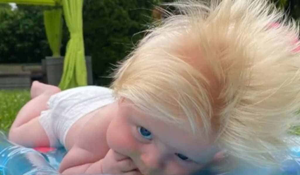 Le petit garçon aux cheveux blonds3