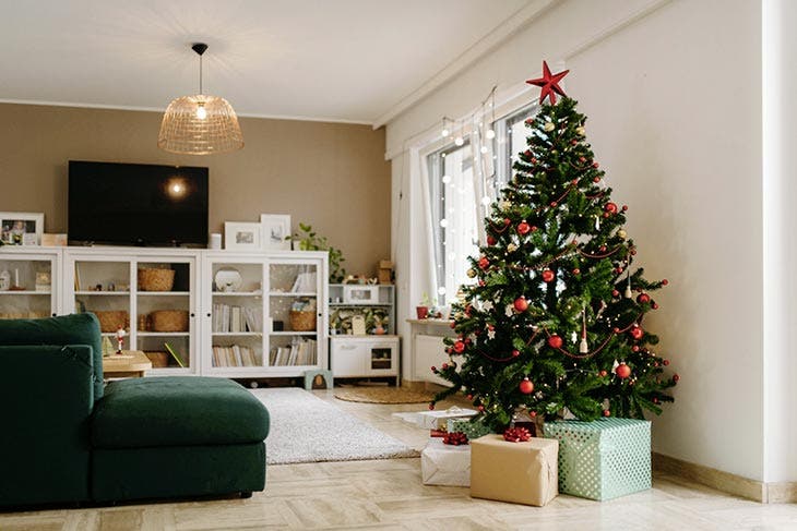 Comment nettoyer le sapin de Noël synthétique avant de l’installer