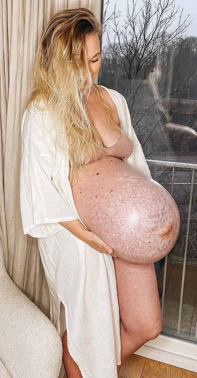 Le ventre de Michella durant la grossesse
