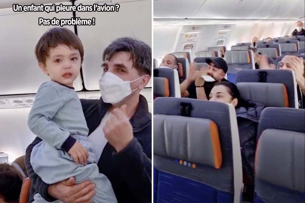 Les passagers de l’avion qui chantent pour calmer le petit enfant