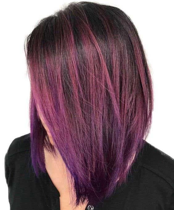 Lob asymétrique lisse sur cheveux de couleur violette