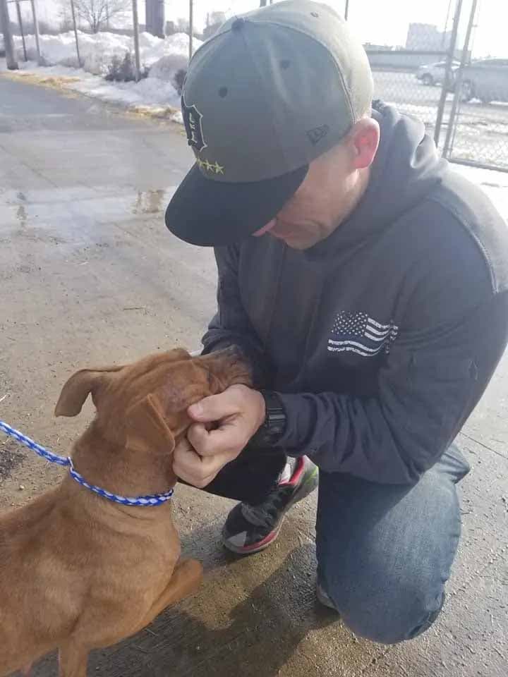 L’officier Eric avec Sweet Pea