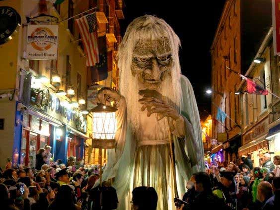 Macnas Halloween Parade en Irlande