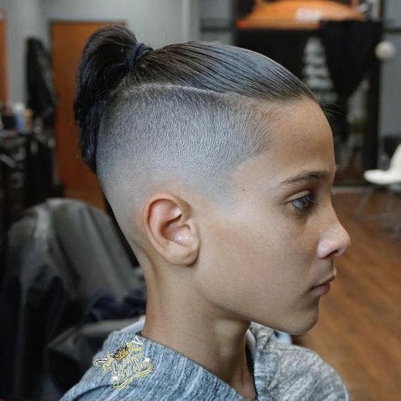 Man bun avec dégradé haut