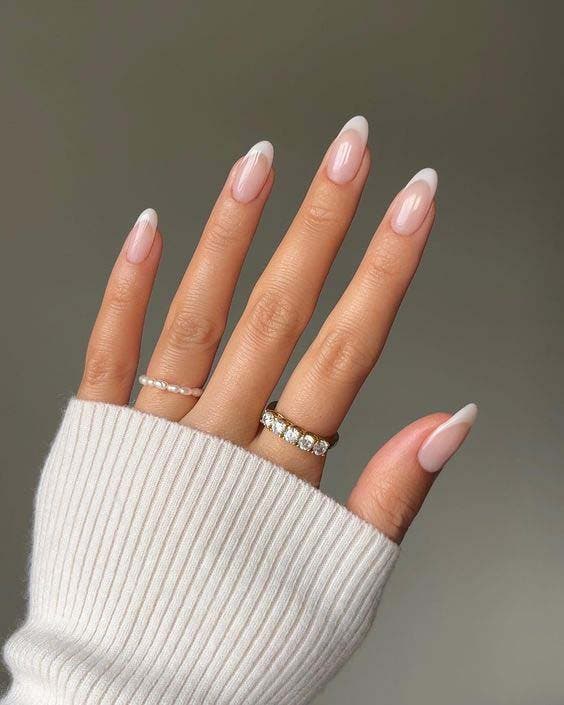 Manucure vanilla french nails 