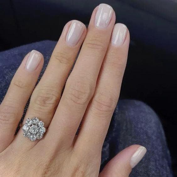 Manucure de mariage milky nails
