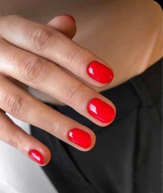 Manucure rouge classique en gel