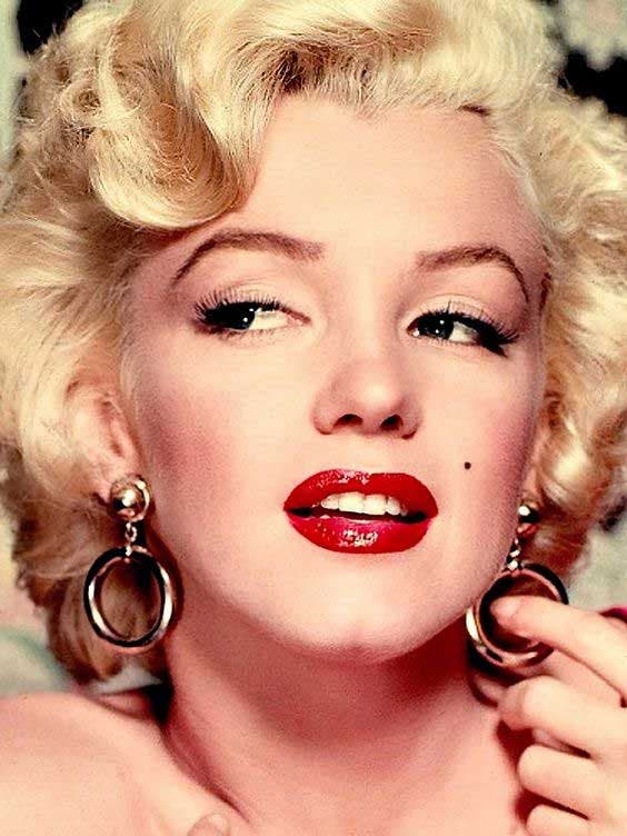 Marilyn Monroe avec sa coupe de cheveux courte