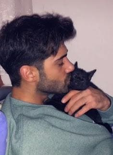 Merayad Ali avec sa chatte Zeytin1
