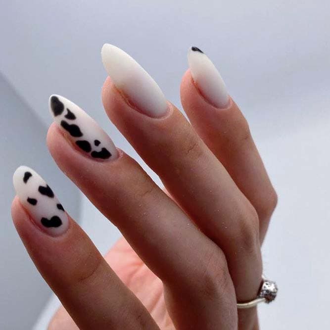 Milky nails de forme ovale1