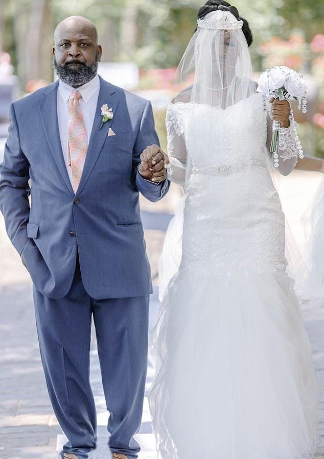 Miracle et son père Kareem Phillips dans le mariage