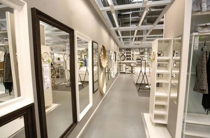 Miroirs dans un magasin ikea. source : spm