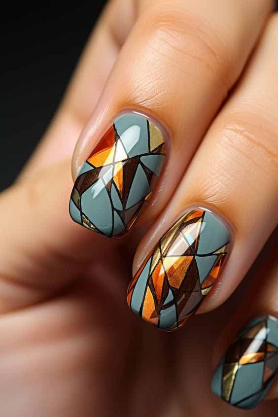 Nail art avec motifs géométriques
