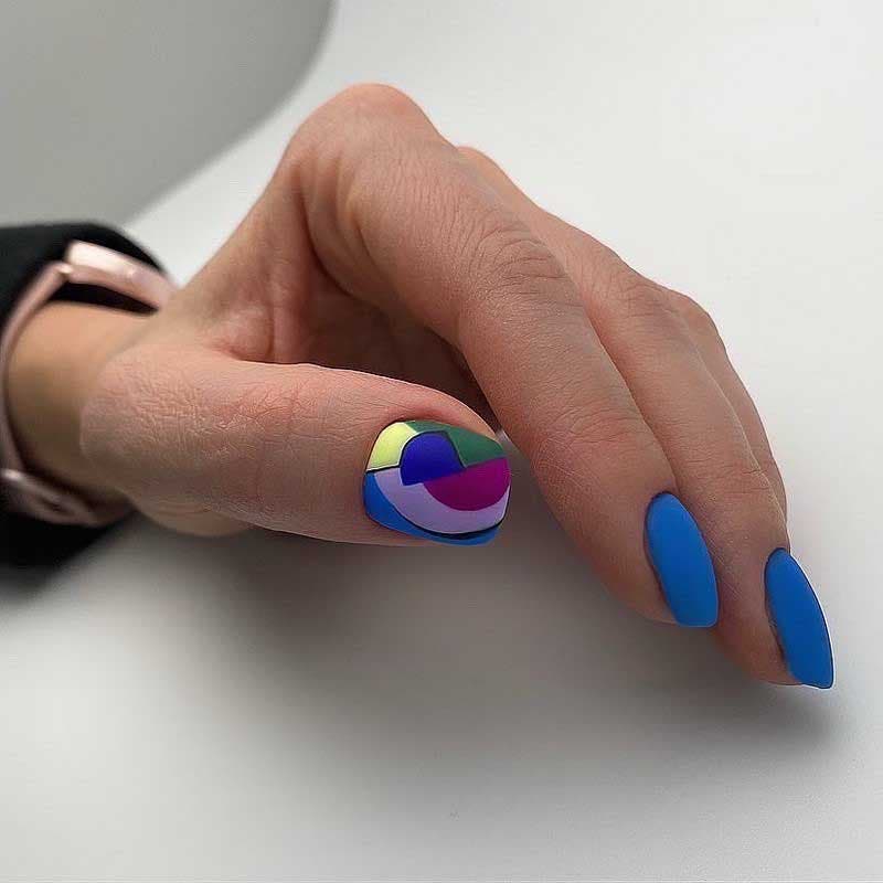 Nail art avec plusieurs couleurs