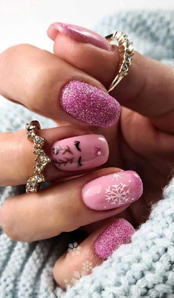 Nail art barbie core