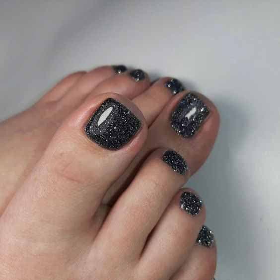  Nail art des pieds avec des paillettes1