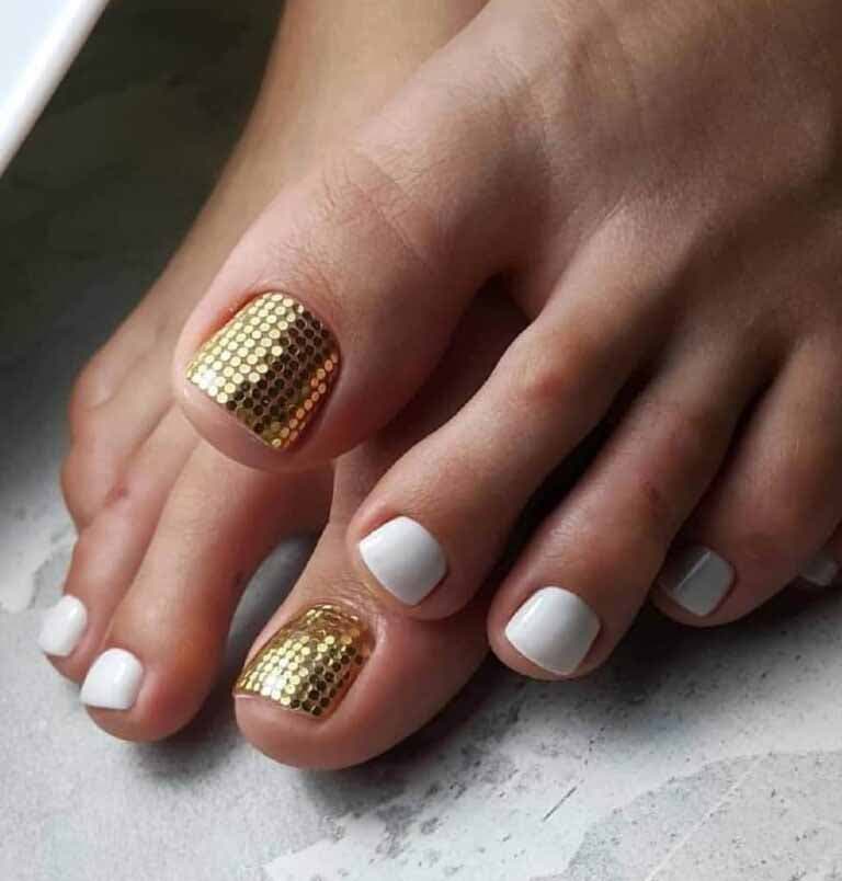 Nail art des pieds style “disco”