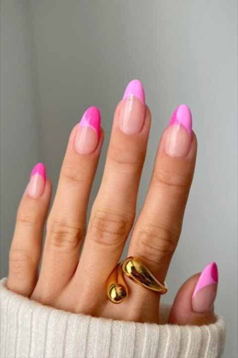 Nail art rose fluo tendance de l'automne