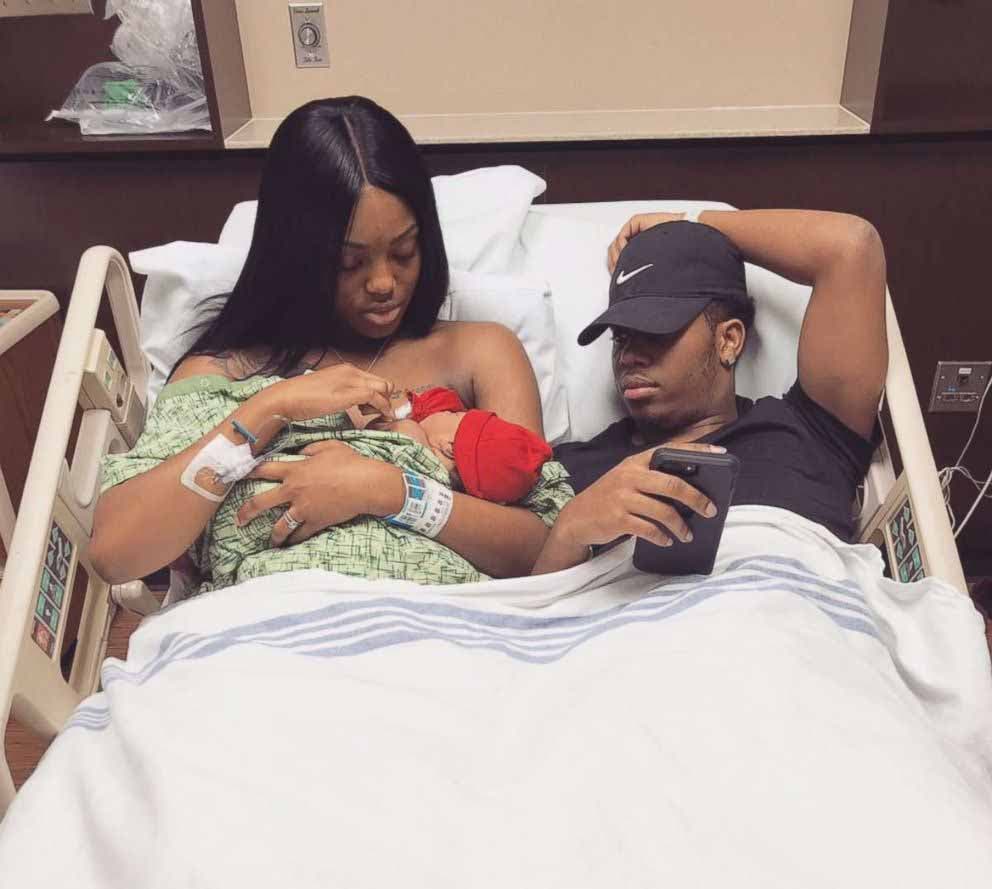 Nayzia et son petit ami, Daivon Johnson passant du temps avec leur fils nouveau-né