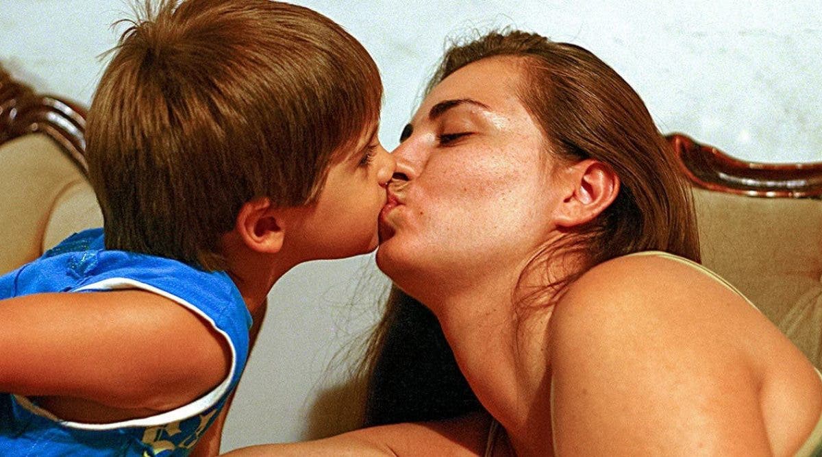 N Embrassez Plus Votre Enfant Sur La Bouche L Appel D Un Psychologue Aux Parents