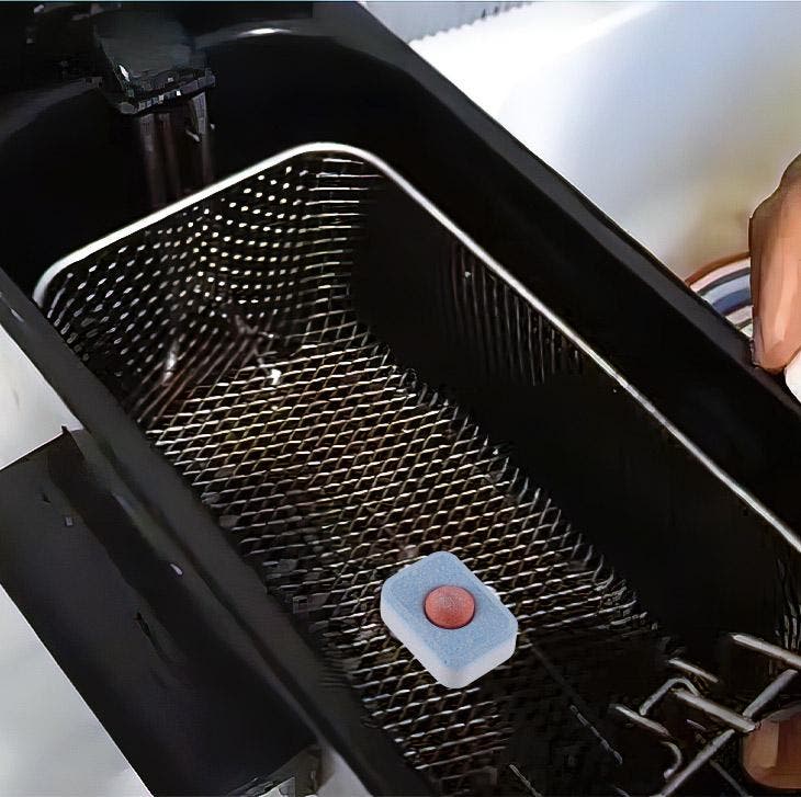 Comment nettoyer une friteuse électrique ? Nos 15 astuces