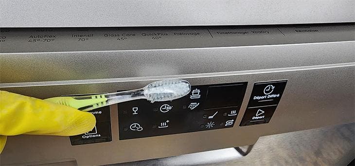 Nettoyer les boutons du lave-vaisselle