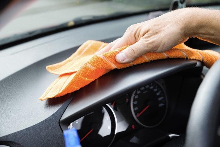 Comment nettoyer l'intérieur d'une voiture en 5 étapes ? Blog Mister-Auto