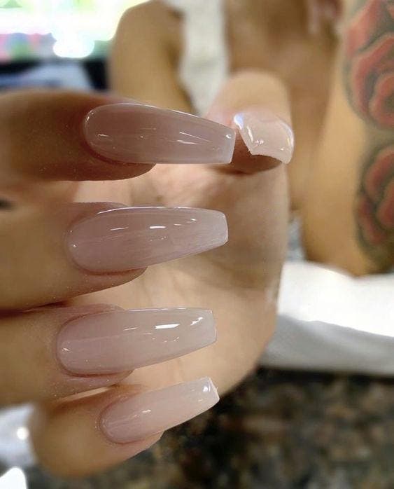 Ongles Ballerine aux tons nude