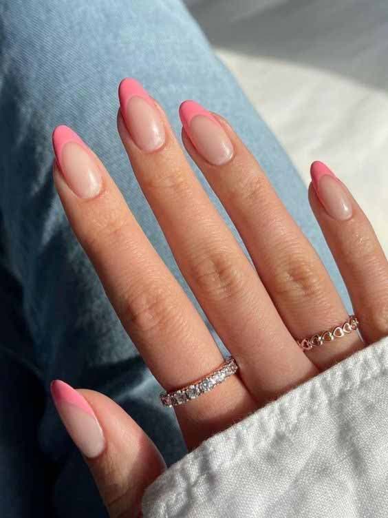 Ongles avec French manucure rose
