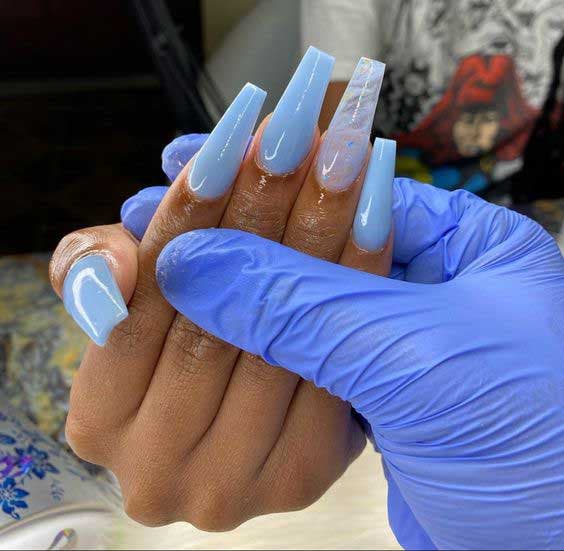 Ongles cercueil longs bleu bébé