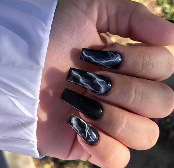 Ongles cercueil marbre noir élégant