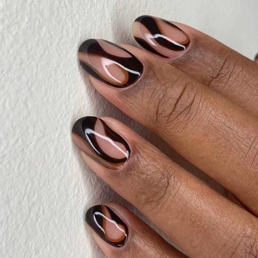 Ongles couleur chocolat 