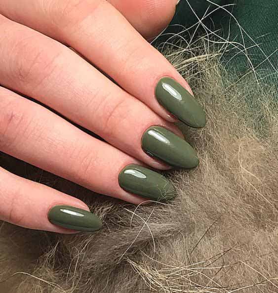 Ongles d’automne vert olive simples