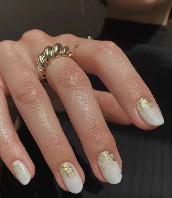 Ongles effet feuilles d'or