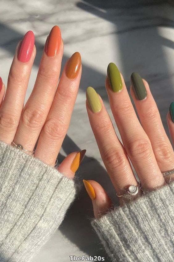 Ongles en amande avec aux couleurs d’automne