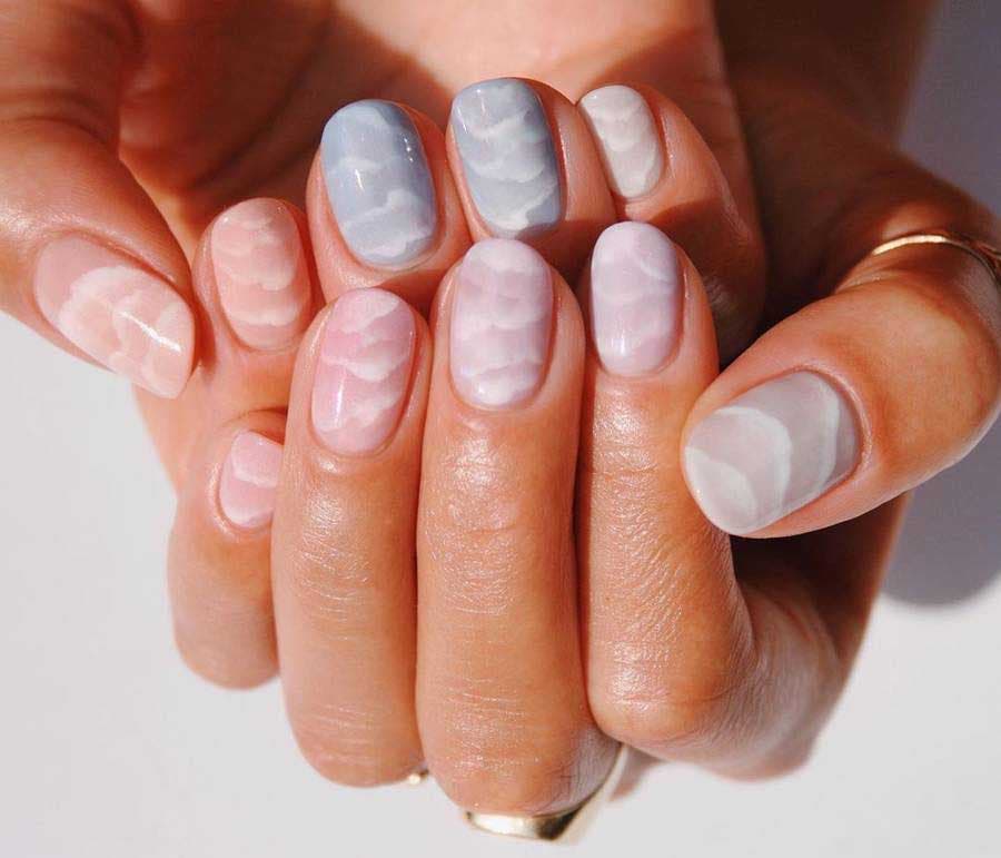 Ongles nude effet pierres précieuses 