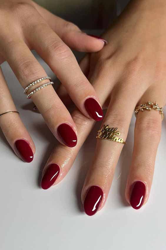 Ongles rouge intense