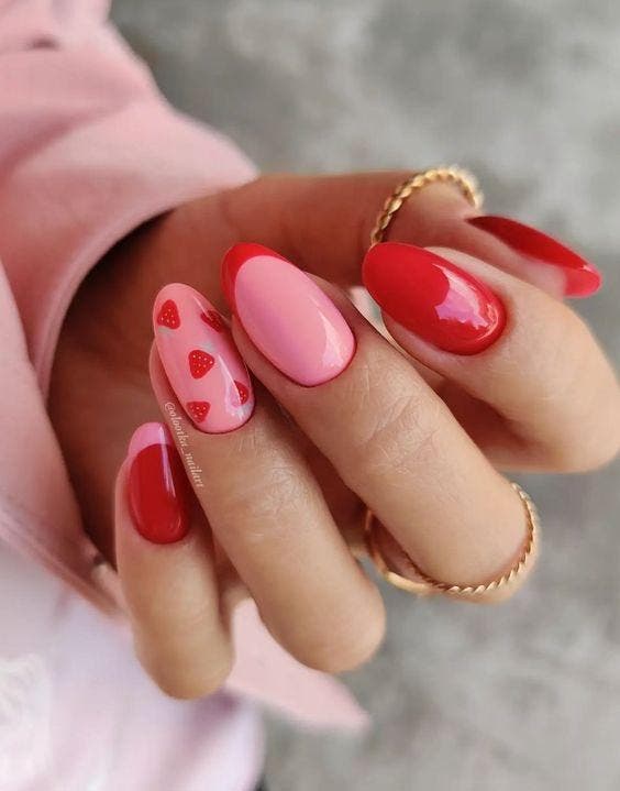 Ongles rouges et roses