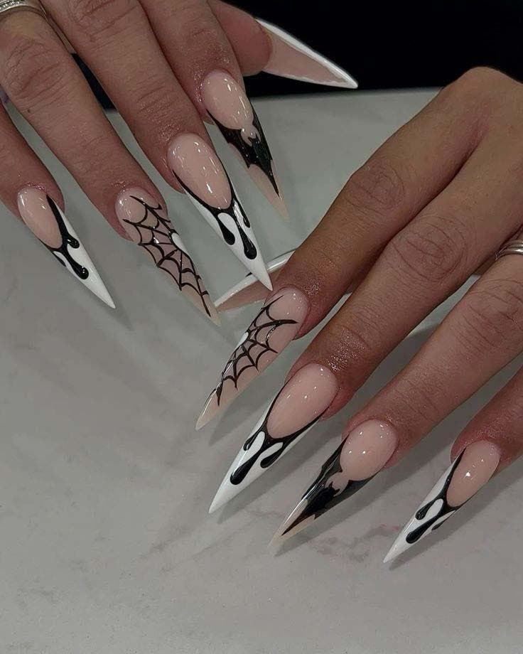 Ongles stiletto noirs et blancs longs1