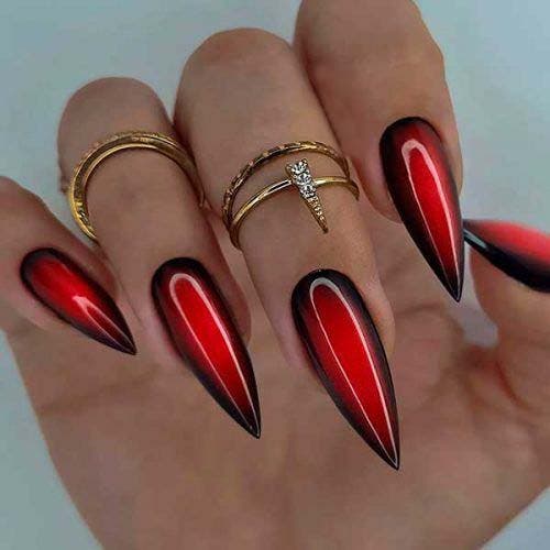Ongles stiletto rouges et noirs sexy