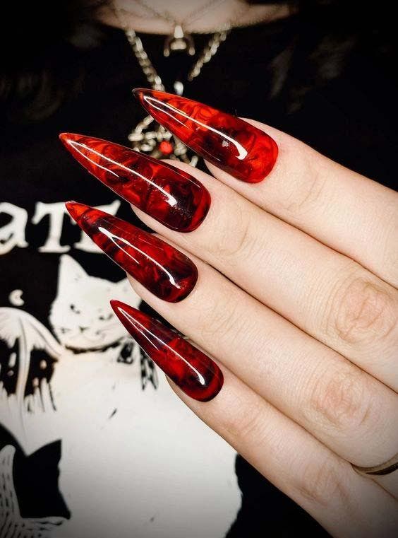Ongles stiletto rouges et noirs sexy1