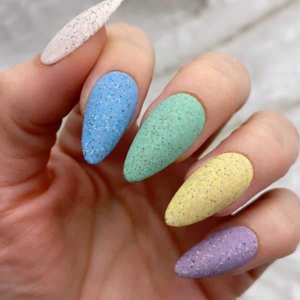 Ongles pastel multicolores