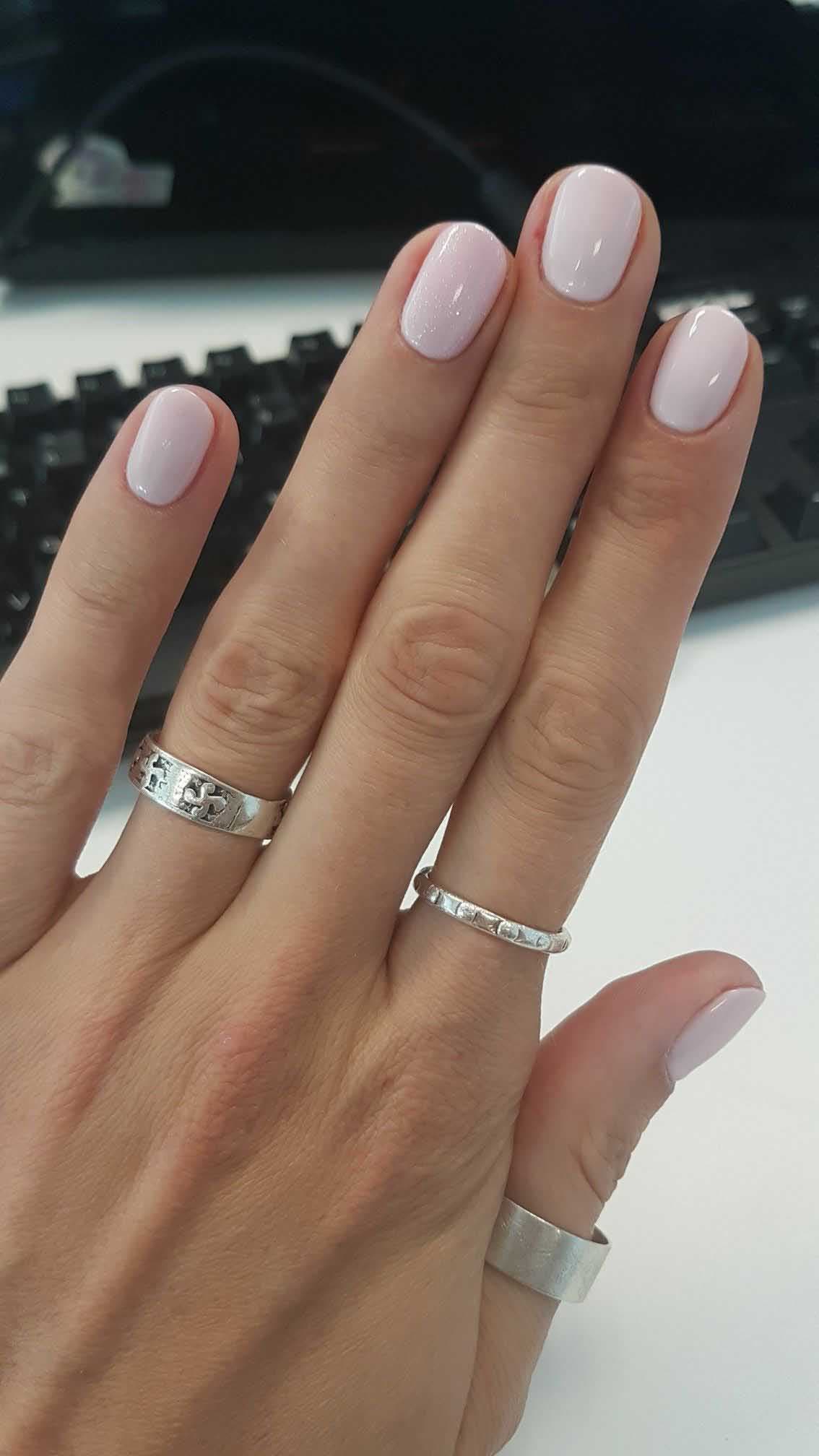Des ongles ronds nude