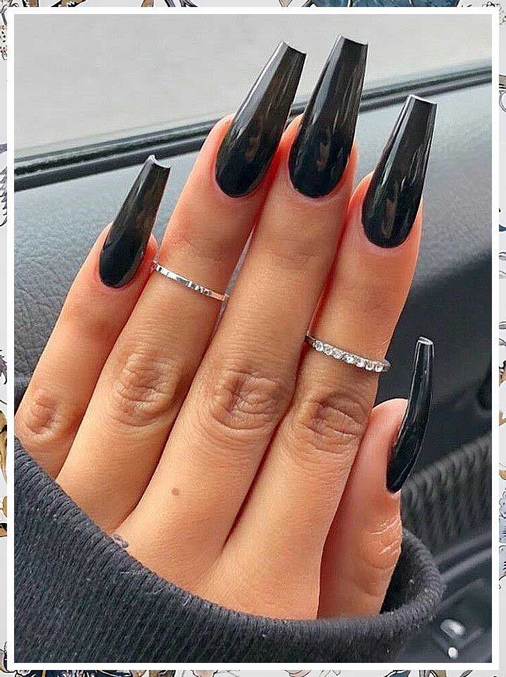 Ongles noirs brillants