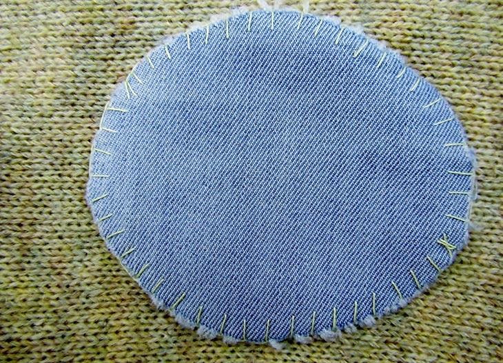 Toppa in stoffa per riparare maglioni di lana con buchi